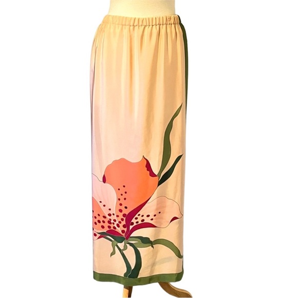 Vintage Hand Painted Silk Dynale Paris two piece with butterfly sleeves. - Picture 12 of 16